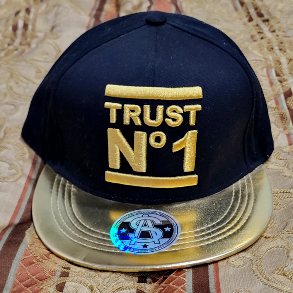 Sole Addiction Accessories"Trust N° 1" shiny gold visor